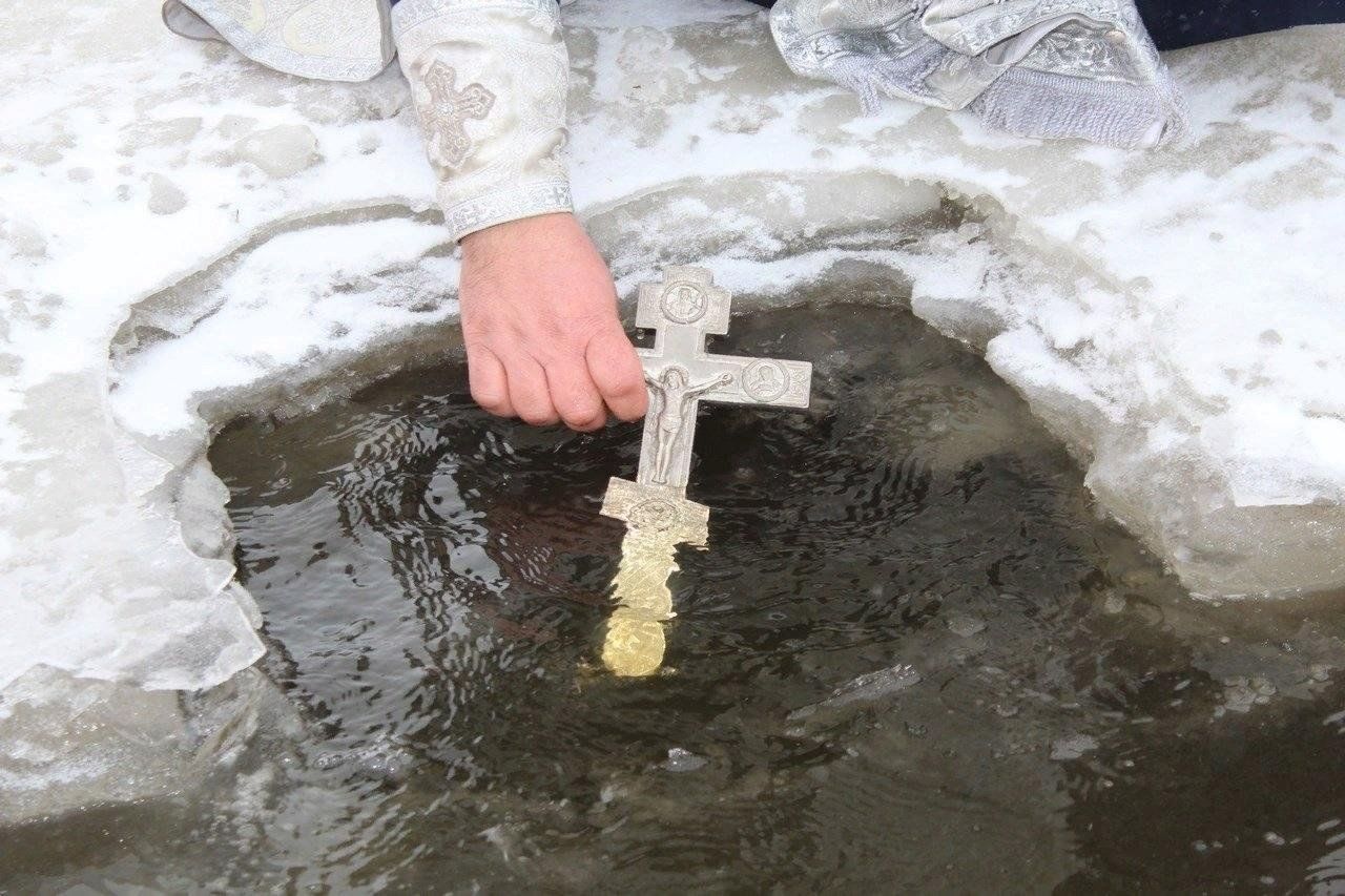 Освящение воды в Иконниковом роднике.