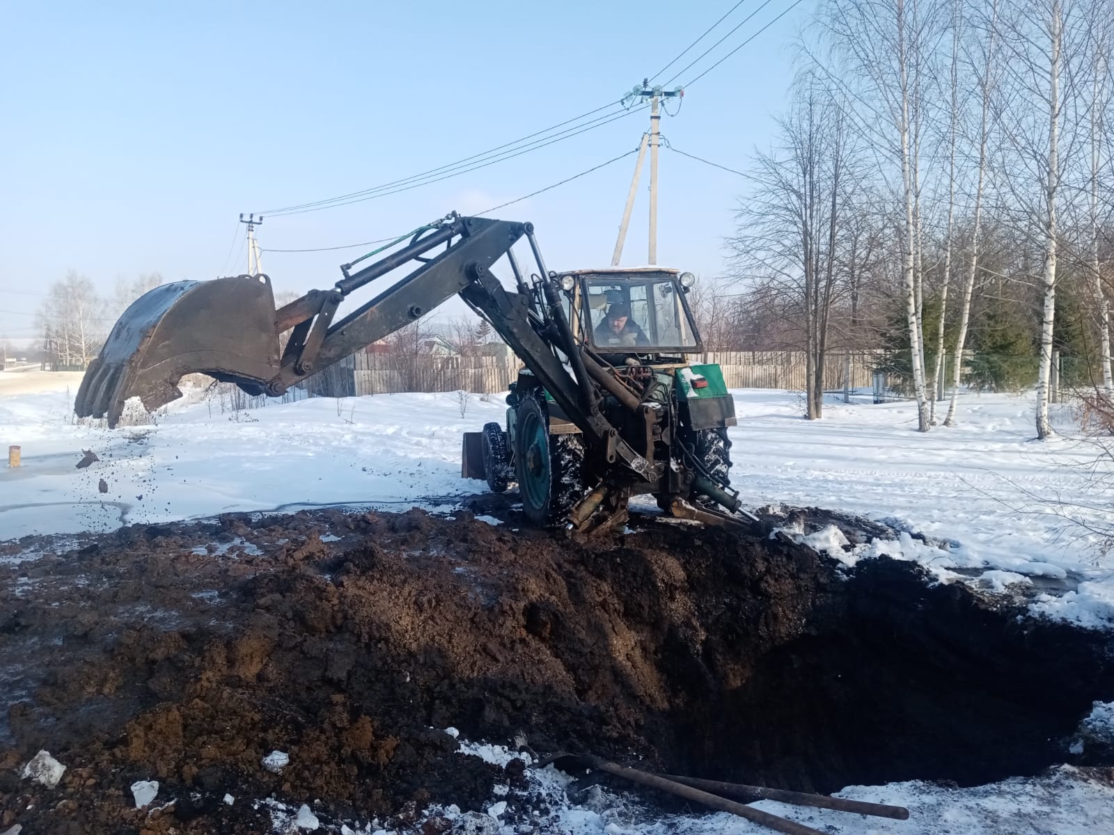 Устранение прорыва водопроводной сети в с. Русская Паевка.