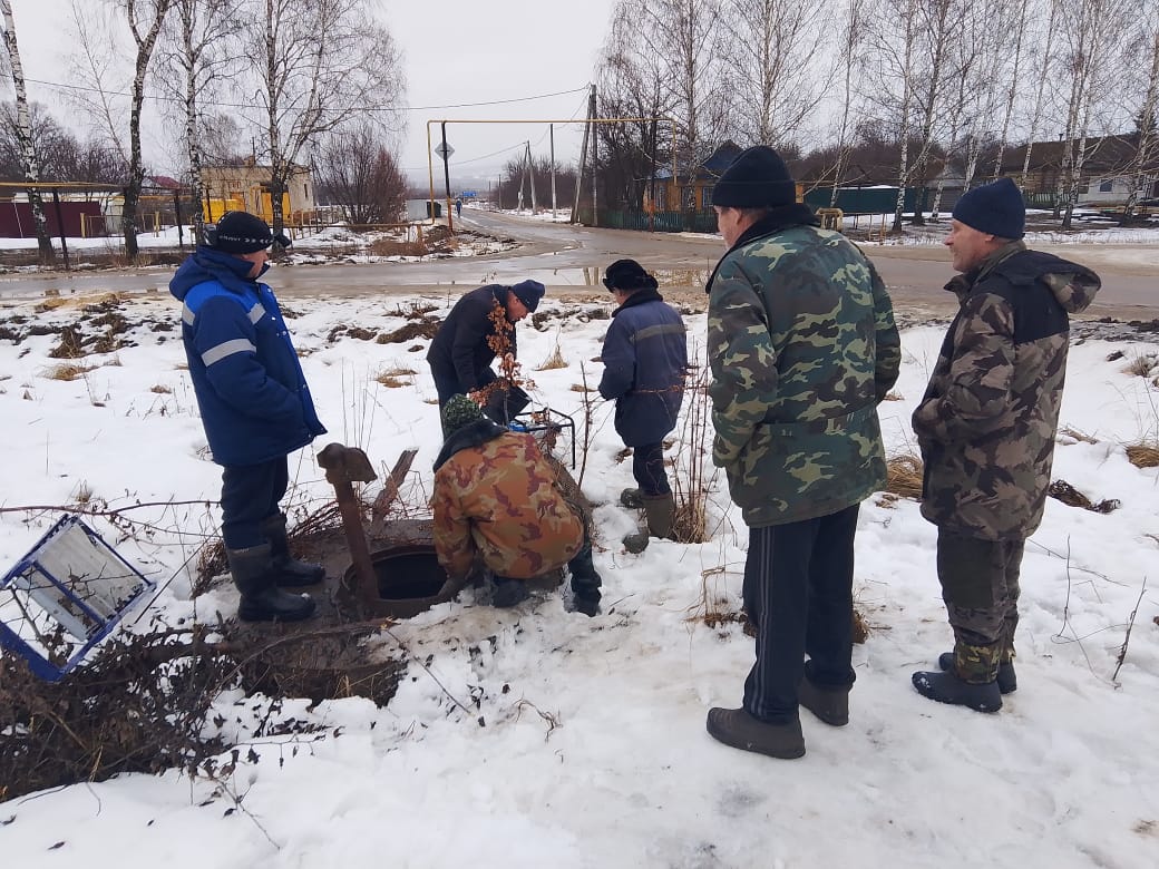 Устранение прорыва водопроводной сети на ул. Придорожная в с. Русская Паевка.