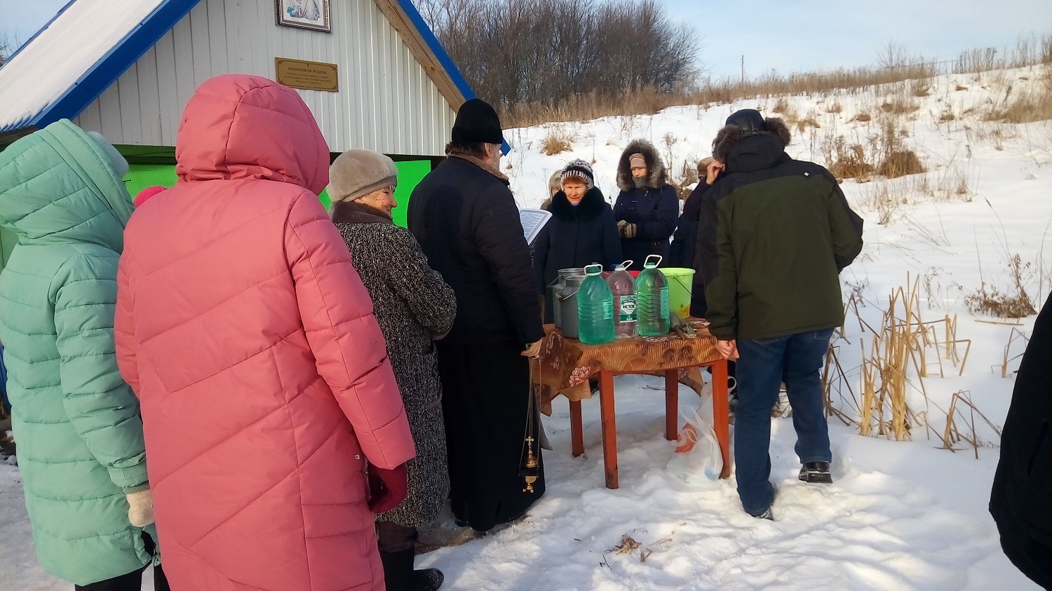 Освящение воды в Иконниковом роднике и Поклонного креста в с. Засечная Слобода.