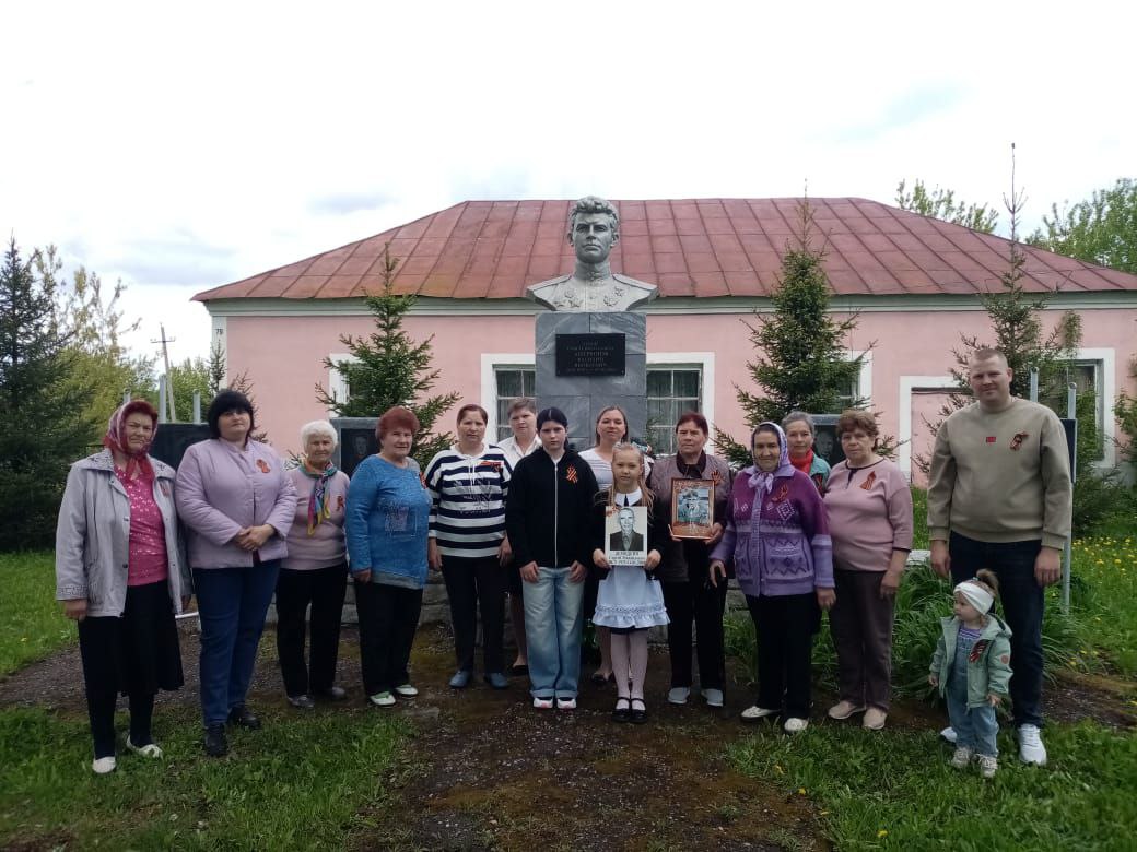Торжественный митинг с возложением цветов к памятнику погибшим воинам в годы ВОВ в честь 80-летия Великой Победы в д. Кульмеж.
