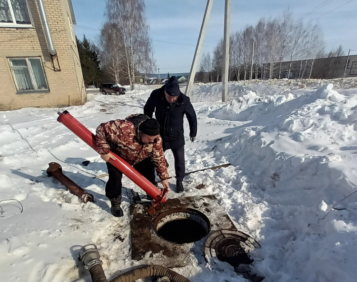 Замена старых пожарных гидрантов на новые в с. Русская Паевка и с. Челмодеевский Майдан.