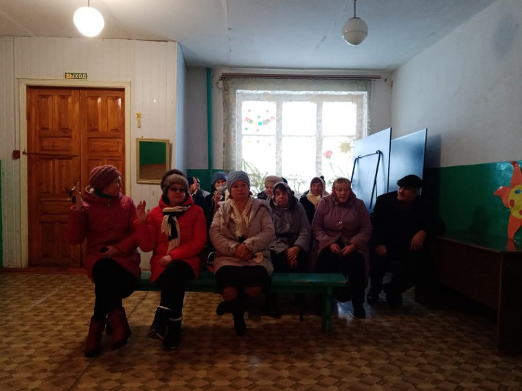 Участники схода граждан. Участники схода граждан.