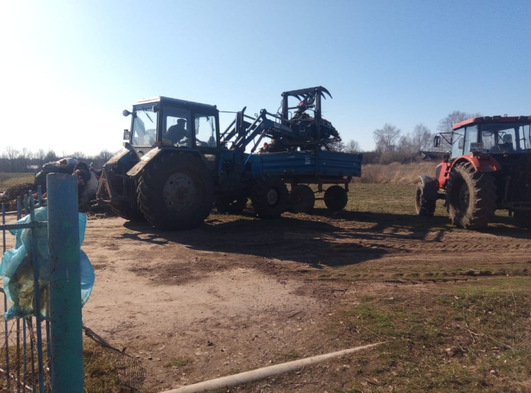 Уборка территории кладбища в с. Челмодеевский Майдан. Уборка территории кладбища в с. Челмодеевский Майдан.