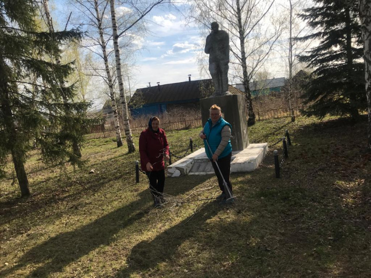 Библиотекарь Челмодеевско-Майданской сельской библиотеки Зарубина Л.В. и заведующая Челмодеевско-Майданским сельским Домом культуры Цыганова И.А.. Библиотекарь Челмодеевско-Майданской сельской библиотеки Зарубина Л.В. и заведующая Челмодеевско-Майданским сельским Домом культуры Цыганова И.А..