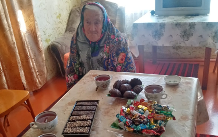 90-летний юбилей жительнице д. Кульмеж Кениной Анны Алексеевны. 90-летний юбилей жительнице д. Кульмеж Кениной Анны Алексеевны.